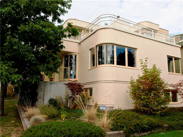 Real estate sale in North Vancouver Real estate sale in North Vancouver